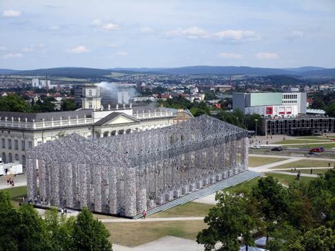 2017年開催のドクメンタ14で展示されたThe Parthenon of Books